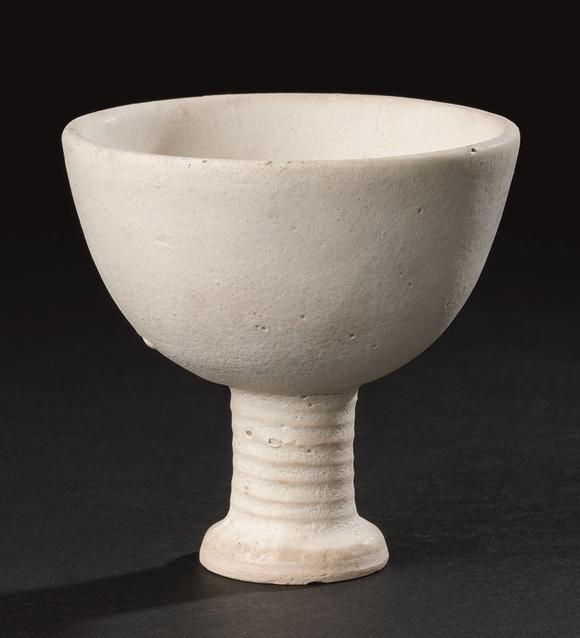元代(1279-1368) 白瓷素胎高足杯