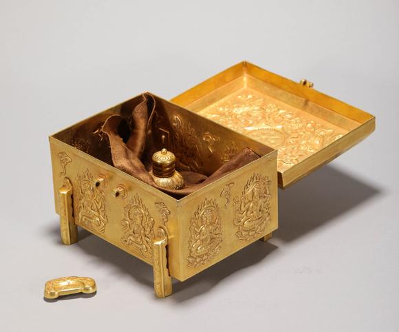 gold squared buddhist sarira box from tang 唐代纯金四方舍利盒子