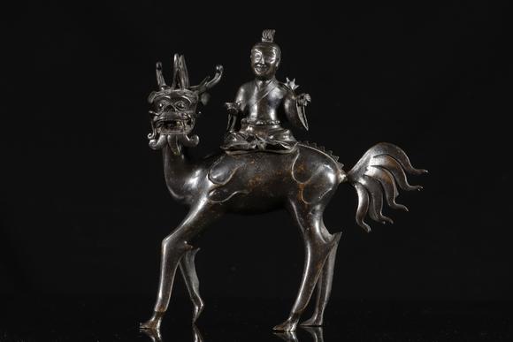 中国人物骑麒麟铜雕-明朝