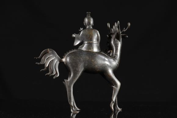 中国人物骑麒麟铜雕-明朝