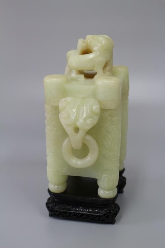 清代龙盖兽面纹玉香炉