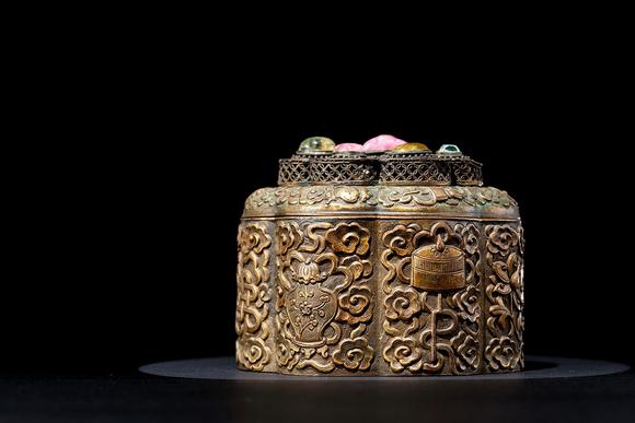 清乾隆 铜鎏金嵌宝石八吉祥纹墨罐