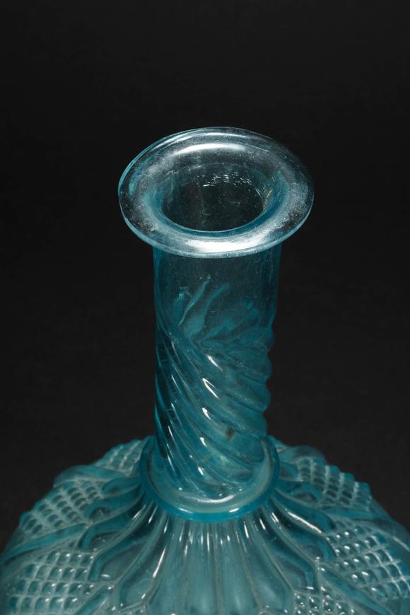 colour crystal vase from tang唐代琉璃瓶