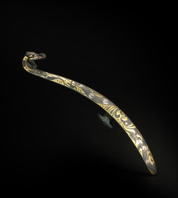 silvering and golden beast ornament from han汉代错金银带钩