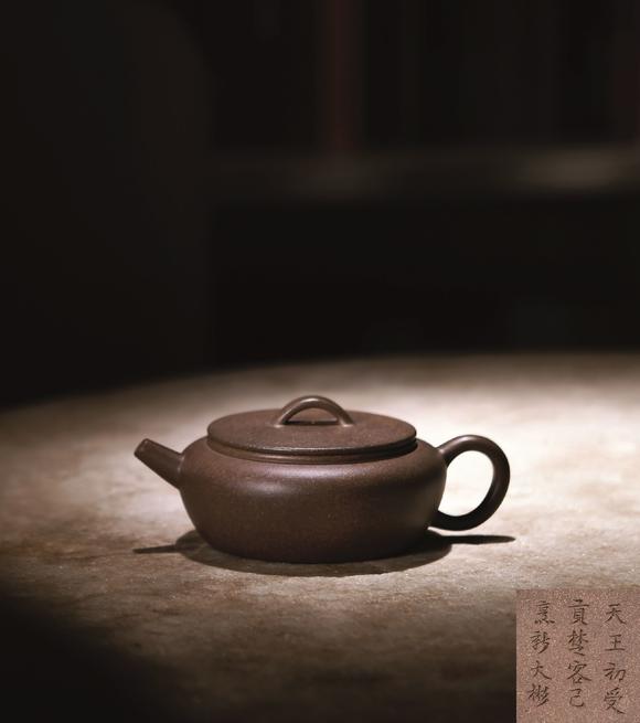 大彬款梅尧臣诗意壶