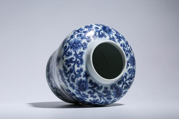 北京君一明十清雍正 青花岁寒三友纹天字罐