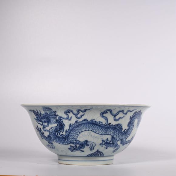 大明宣德青花龙纹碗