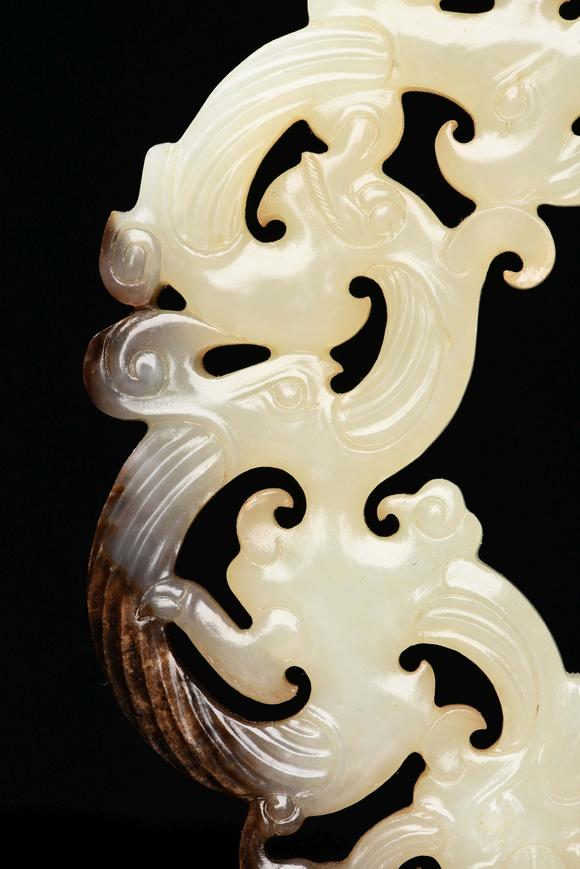 汉白玉雕多面龙凤纹云环whitejadecarveddragonandphoenixornament