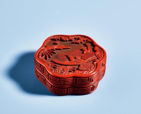 明永乐 剔红夜游赤壁花口粉盒