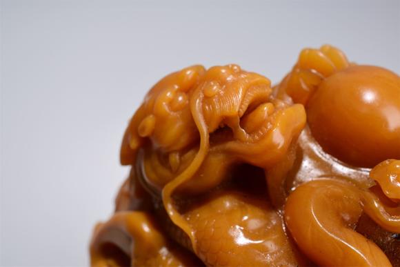 旧藏群螭戏珠田黄印章雍正御览之宝