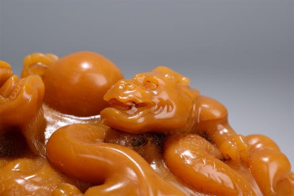 旧藏群螭戏珠田黄印章雍正御览之宝