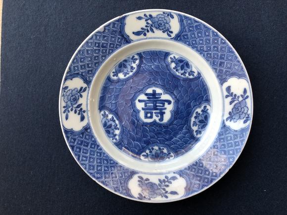 清康熙 青花寿字纹盘 一对 大明成化年制款 a blue and white shou