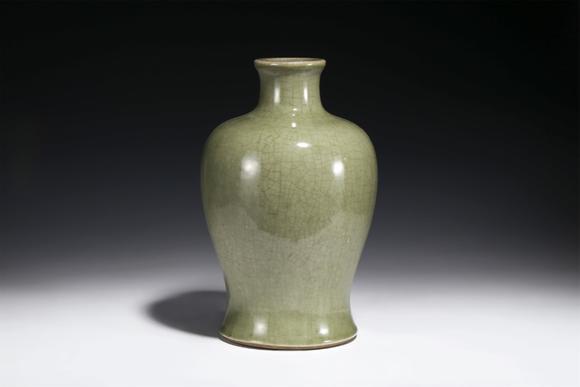 清乾隆·仿龙泉青釉梅瓶