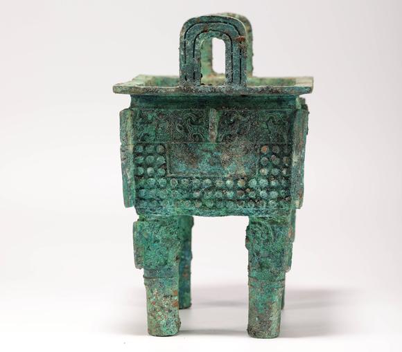 汉代青铜四方鼎 bronze squared vessel from han