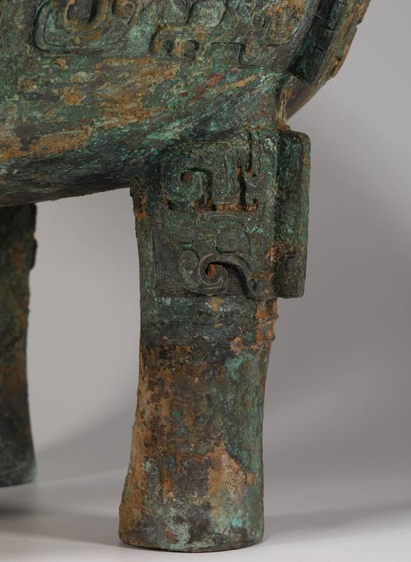 three feet bronze tripod from shang and zhou 商周青铜三足鼎