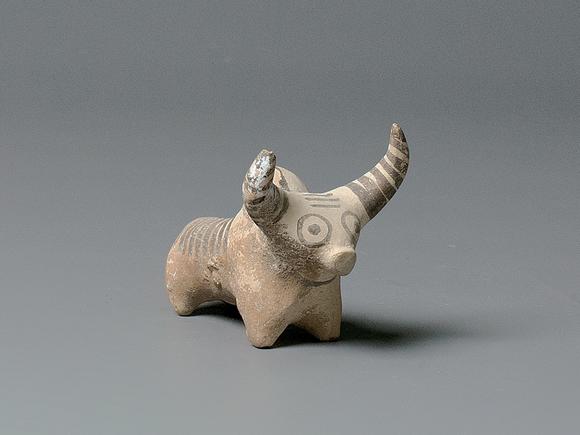 青铜时代四坝文化约公元前19001500年彩绘陶牛asmallbronzeagepainted