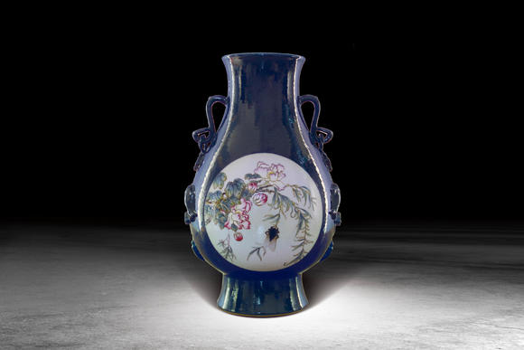 清 康熙开窗粉彩斋兰瓶