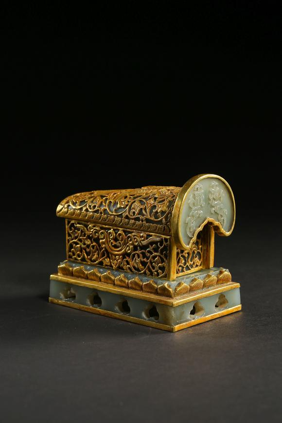 hetian jade copper and golden stupa from liao 辽代和田玉铜鎏金
