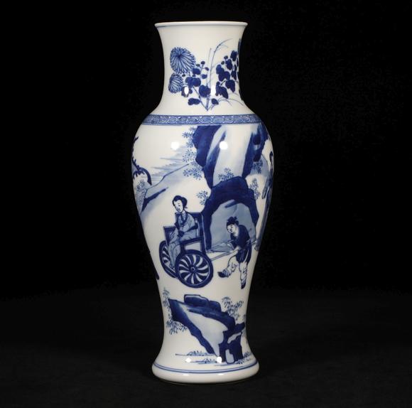 blue and white vase kangxi style 清代康熙青花人物观音瓶