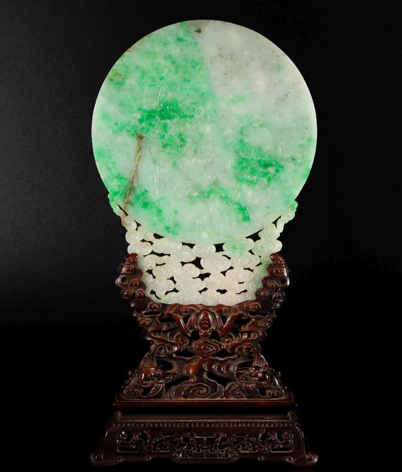 a pair od green jade hanging screen from qing 清代翡翠屏风一对