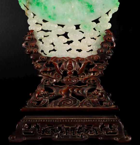 a pair od green jade hanging screen from qing 清代翡翠屏风一对
