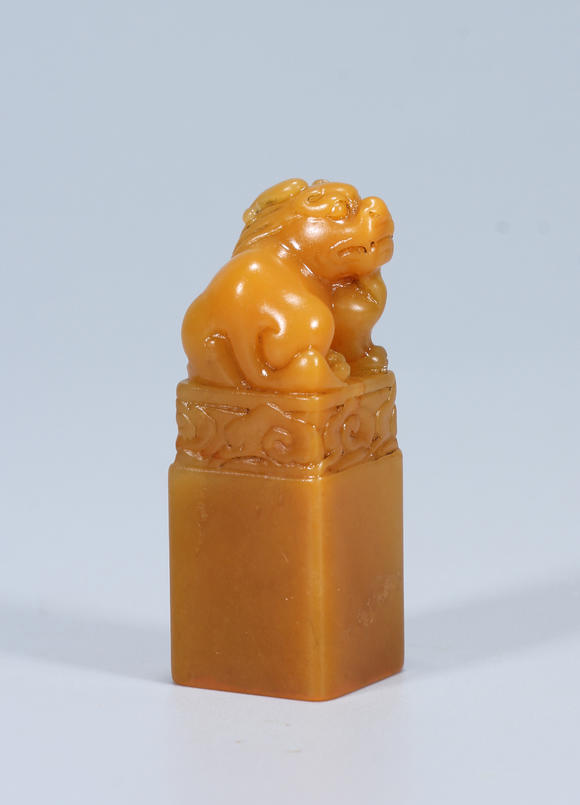 旧藏张大千刻田黄古兽钮印