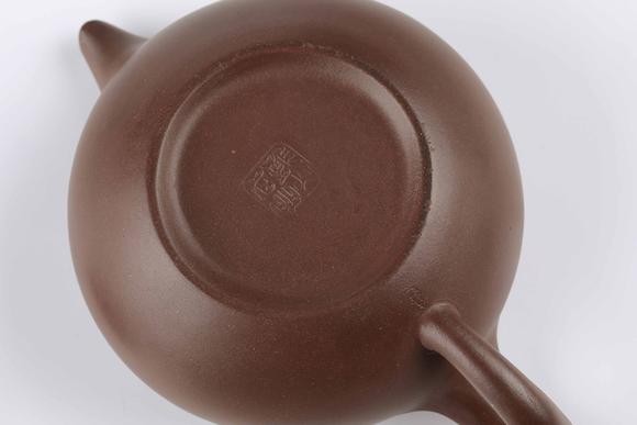 清末紫砂名家程寿珍盖款汉扁壶