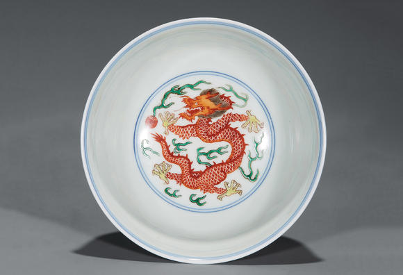 清乾隆青花五彩龙凤纹碗一对