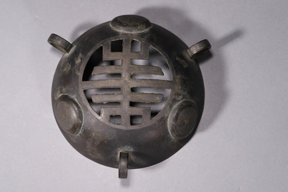 清 鑯金银仿古敦式寿字熏炉