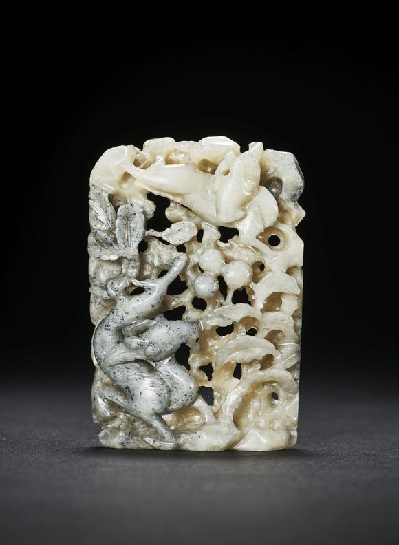 上海呗美明代 黑白玉巧雕双獬豸纹带饰