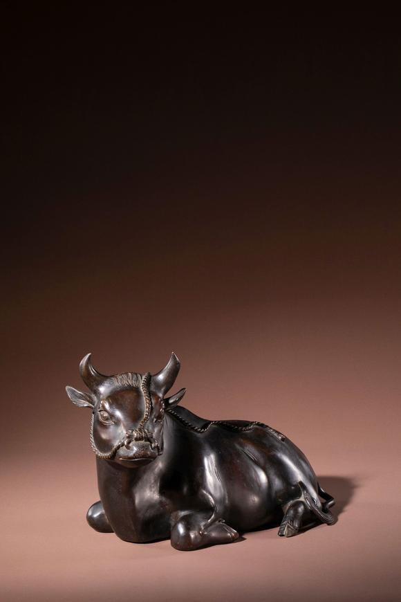 清 铜卧牛摆件