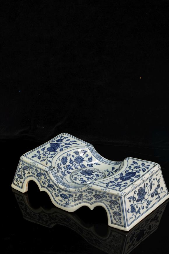 xuande style porcelain pillow from ming 明代宣德瓷枕
