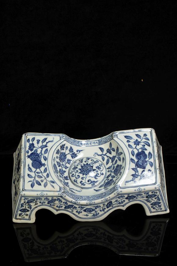 xuande style porcelain pillow from ming 明代宣德瓷枕