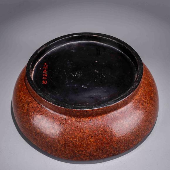"大明嘉靖年制"款 犀皮漆大捧盒
