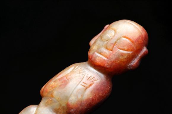 宋代带沁玉人俑