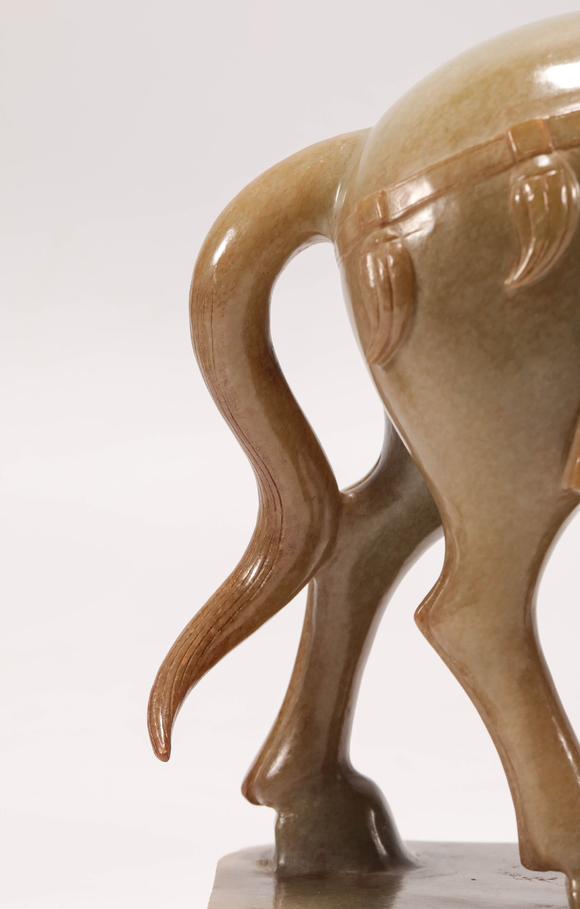 apairofhetianjadehorsefromhan汉代和田玉马一对