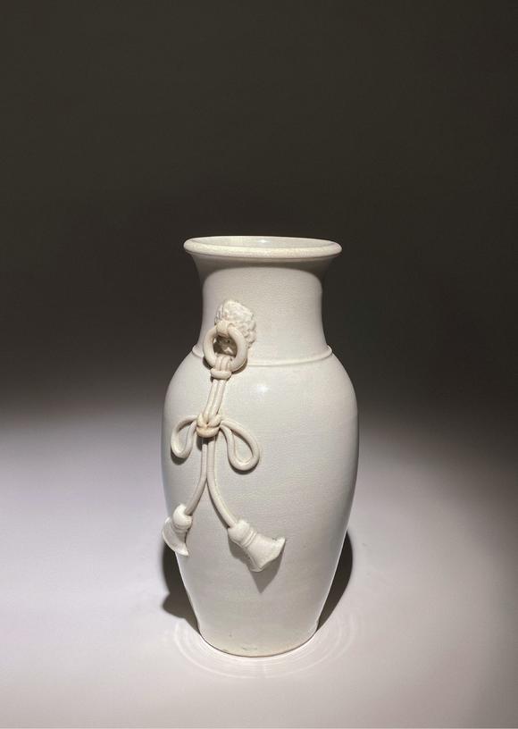 日本美协白瓷绳结耳花瓶
