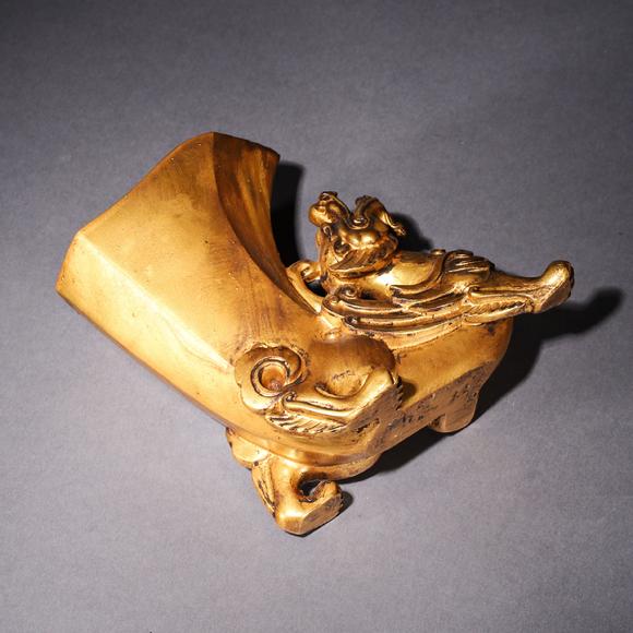 琉璃金彩螭龙纹爵杯acoloredglazegoldcolorchidragonpatternjuecup