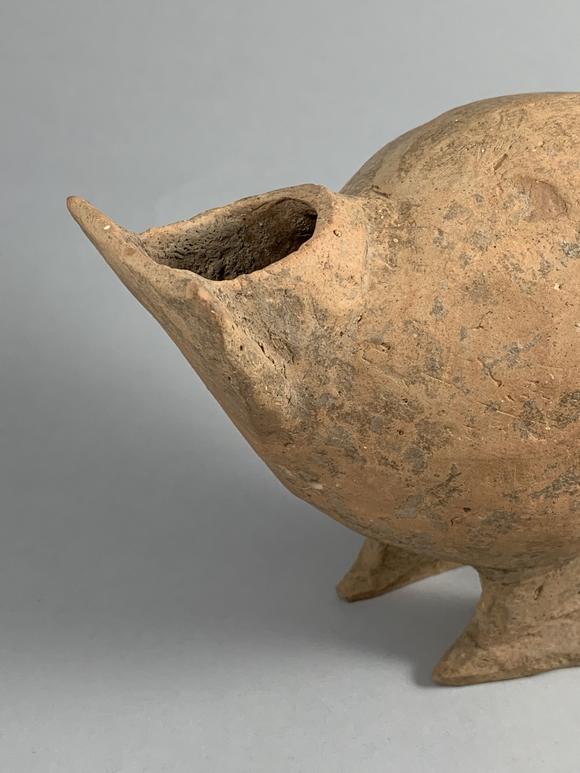 新石器时代 齐家文化(约公元前2050 - 1700年) 鸟形陶器 a pottery