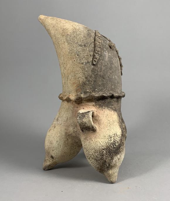 新石器时代齐家文化约公元前20501700年三足陶器adarkgreypottery