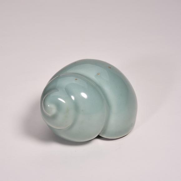 华艺国际清中期 粉青釉仿生海螺(原配老座)