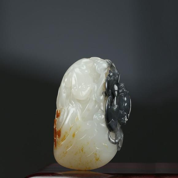 顾中华 和田玉籽料八方来财三色把件