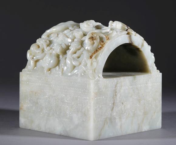 hetian jade seal in dragon form from qing 清代和田玉龙纹玉玺