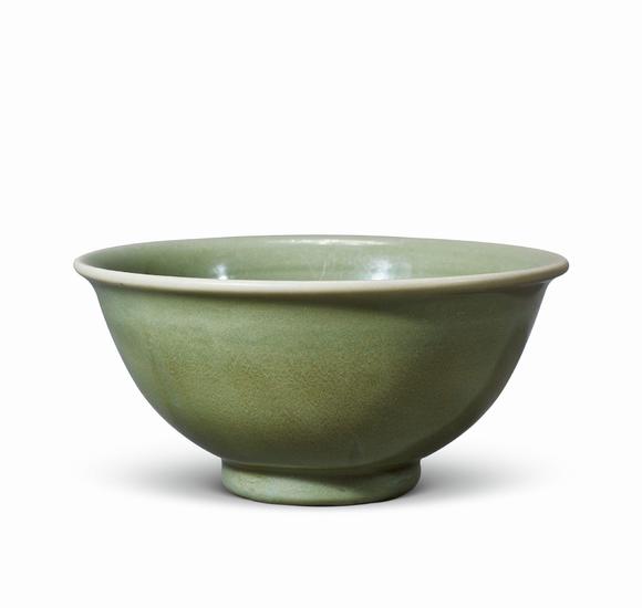 龙泉青釉撇口碗