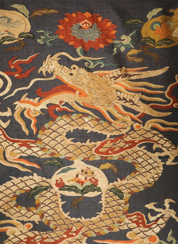 leatherdragonpaintingfromqing清代龙纹缂丝