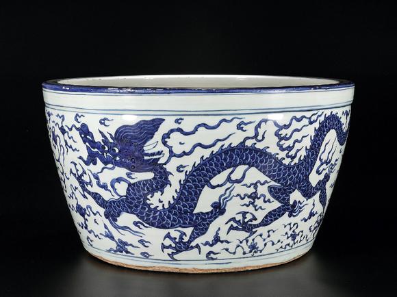明代嘉靖青花双龙纹大缸