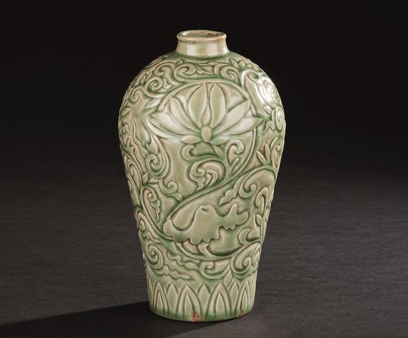 宋代9601279耀州窑花卉纹梅瓶