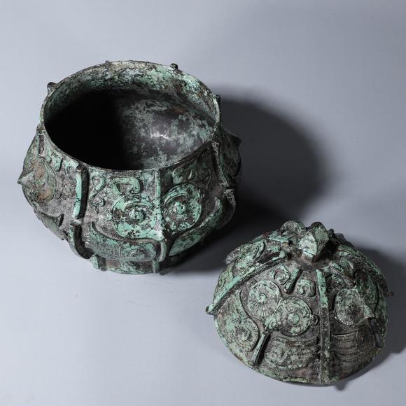 abirdpatternedbronzezun鸱鸮纹青铜尊