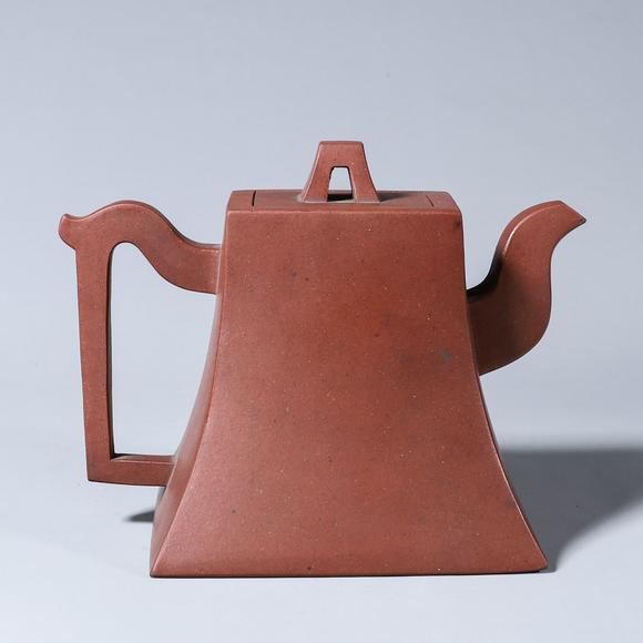 a squared inscribed zisha pot 紫砂篆书方钟壶