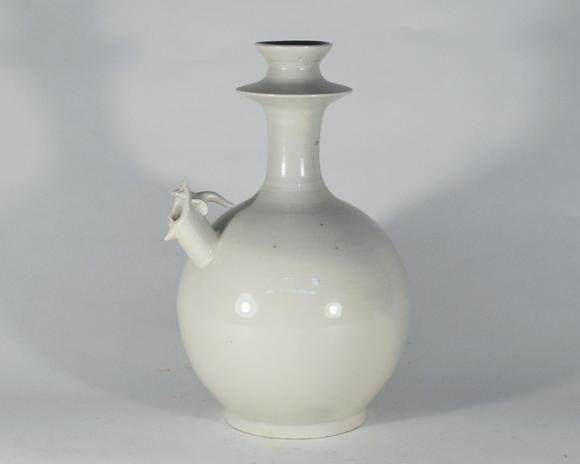 辽代定窑系龙首军持壶